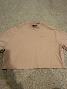 Nike Women’s Cropped Crewneck oversized. short sleeve t shirt top - Blush Sz sm